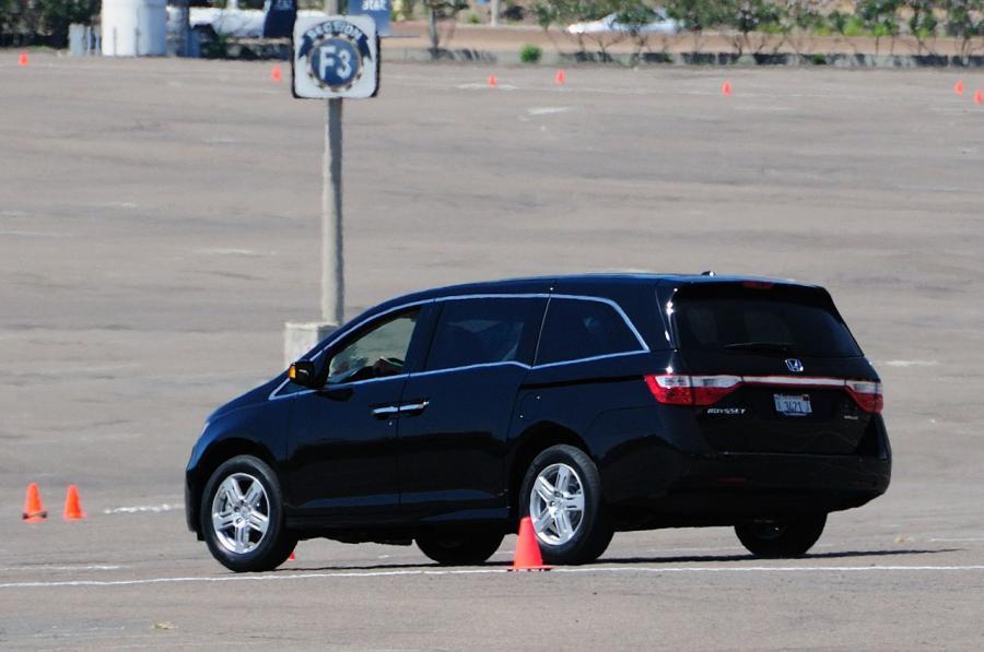  Honda Odyssey 2011 года  (фото 38 из 162)